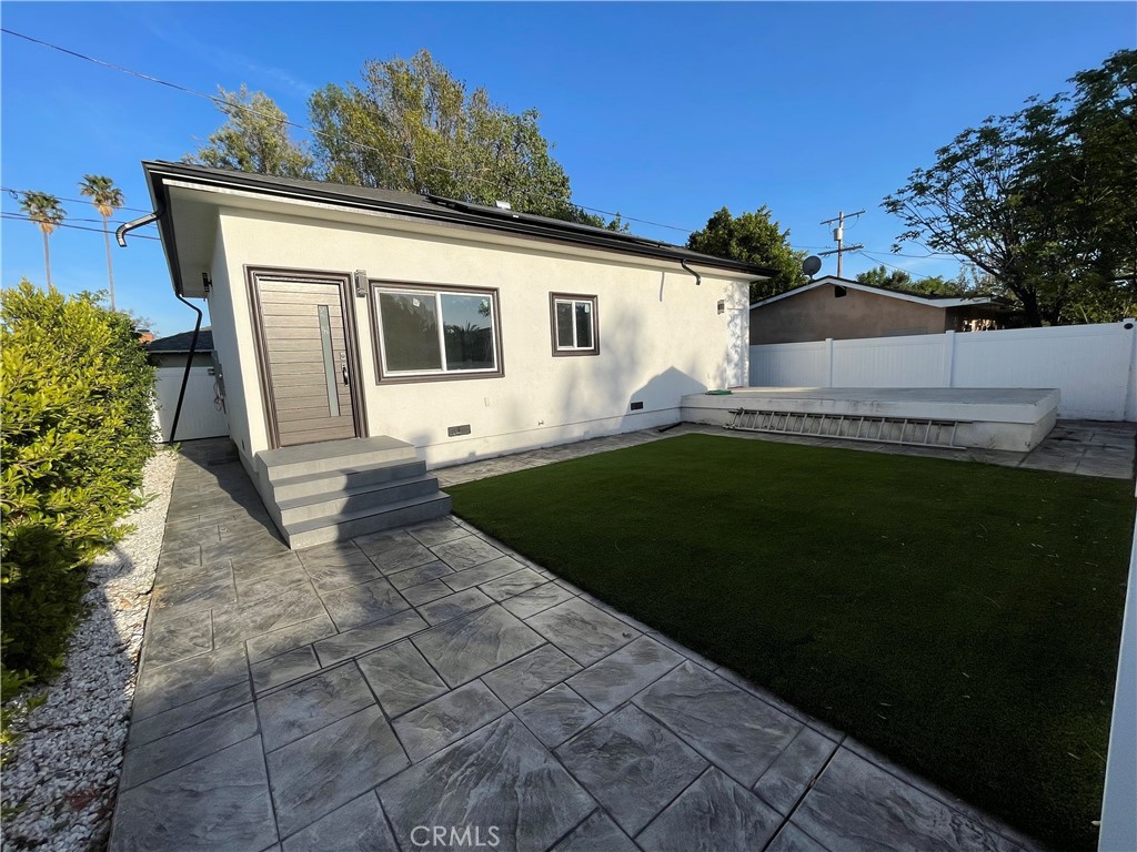 7932 Amestoy Avenue Property Photo