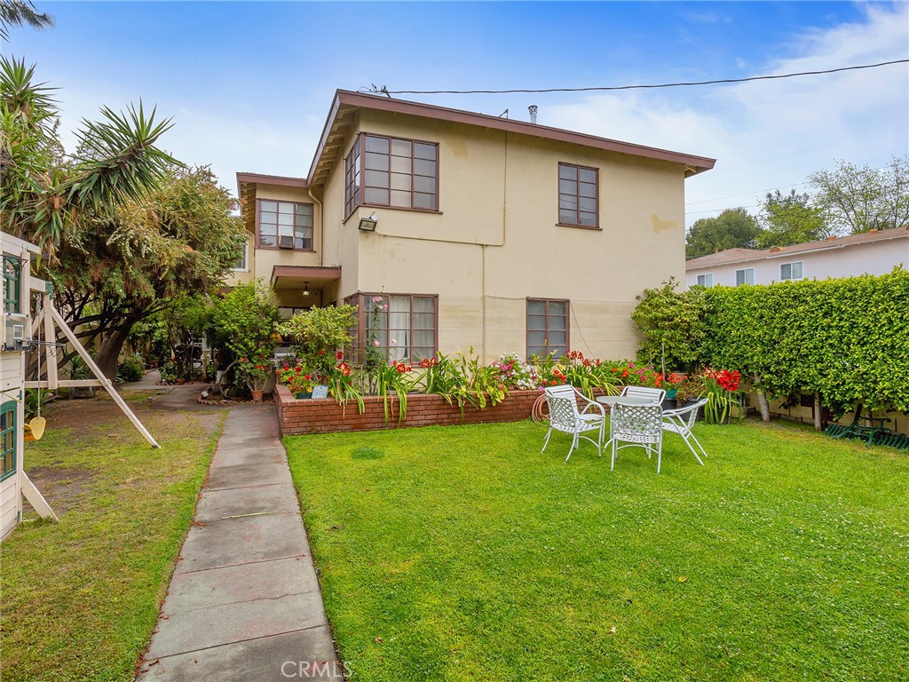 5337 Bellingham Avenue Property Photo