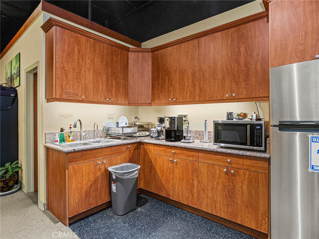 1812 Victory Boulevard Property Photo 15