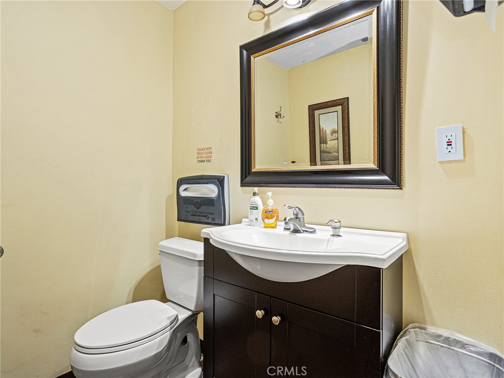 1812 Victory Boulevard Property Photo 18