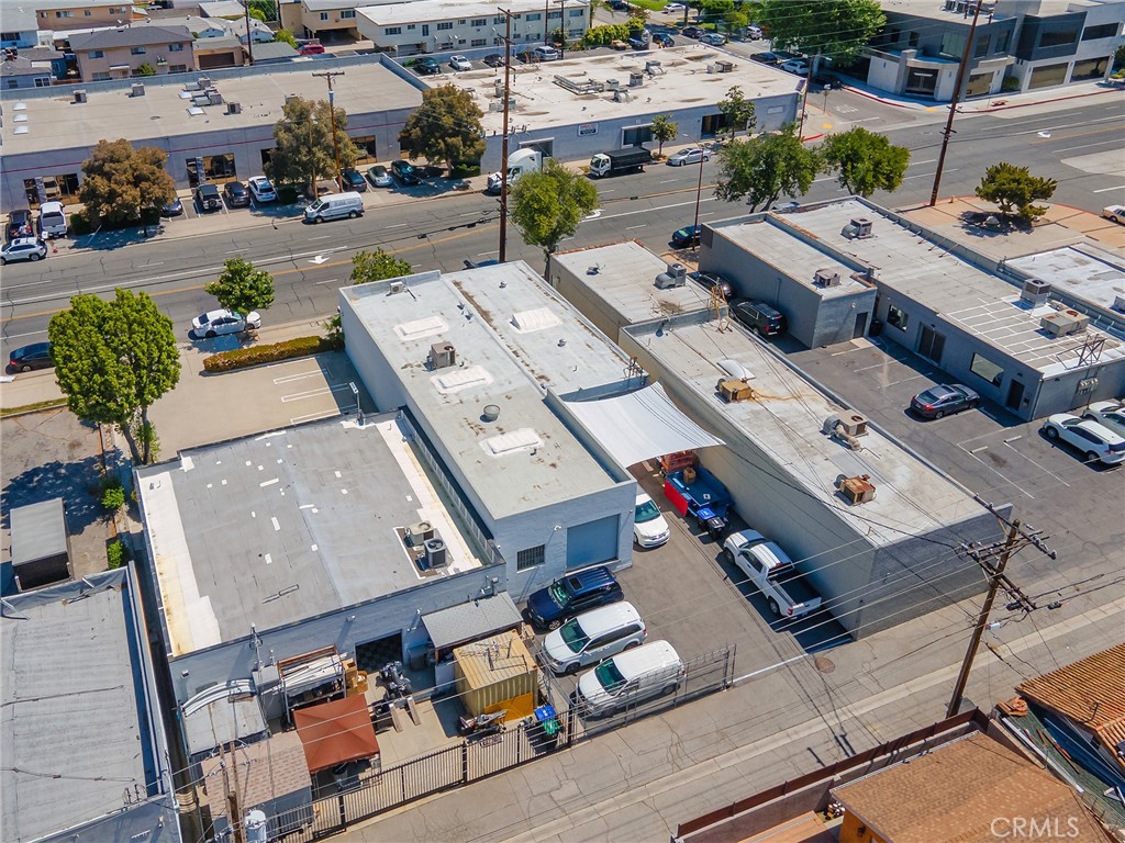 1812 Victory Boulevard Property Photo 32