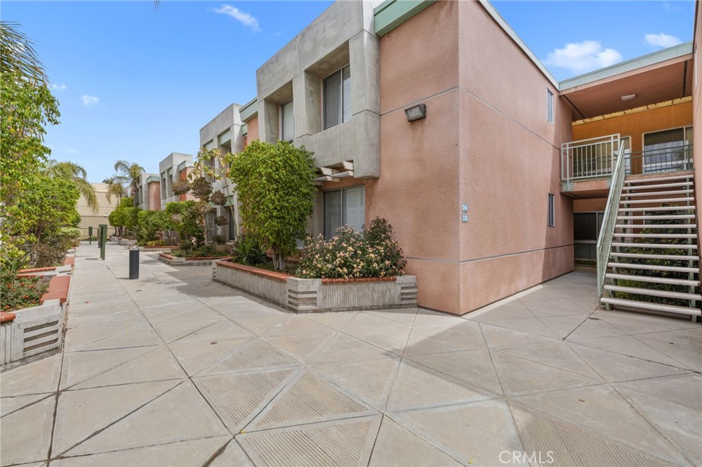 5301 Balboa Boulevard D1 Property Photo 1