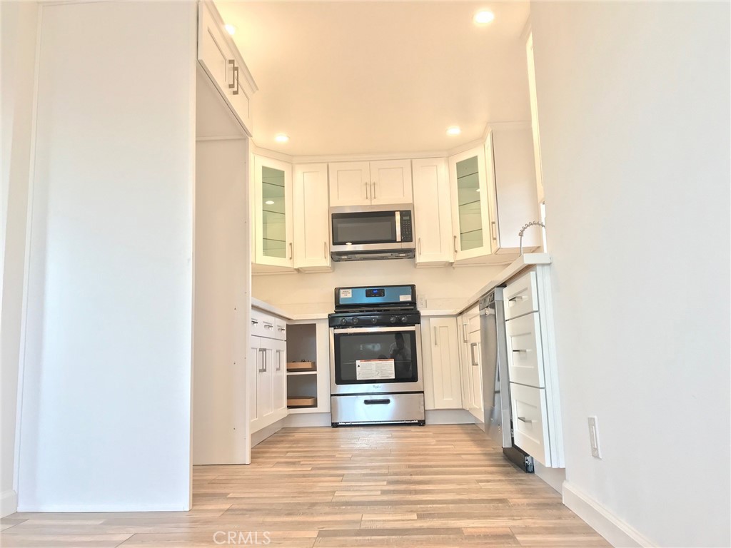 14253 Gilmore Street A Property Photo 5