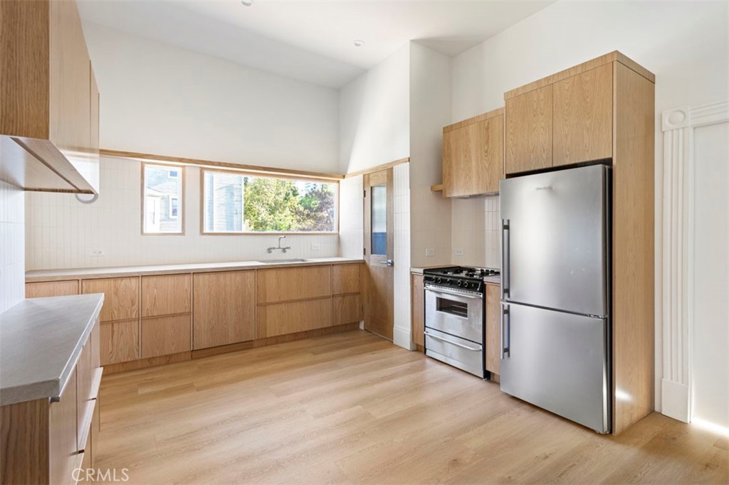 715 Douglas Street Property Photo 3