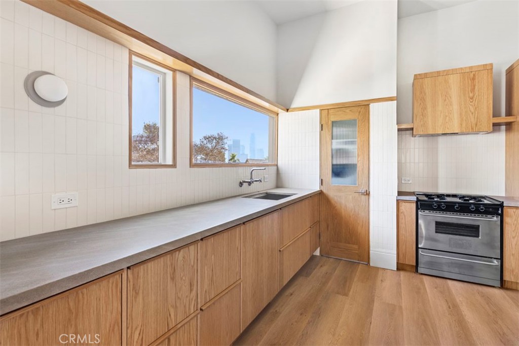 715 Douglas Street Property Photo 10