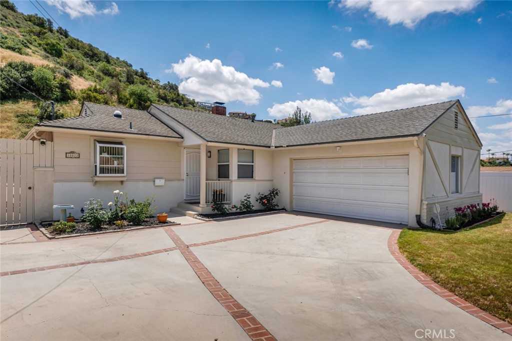 10022 Roscoe Boulevard Property Photo 1