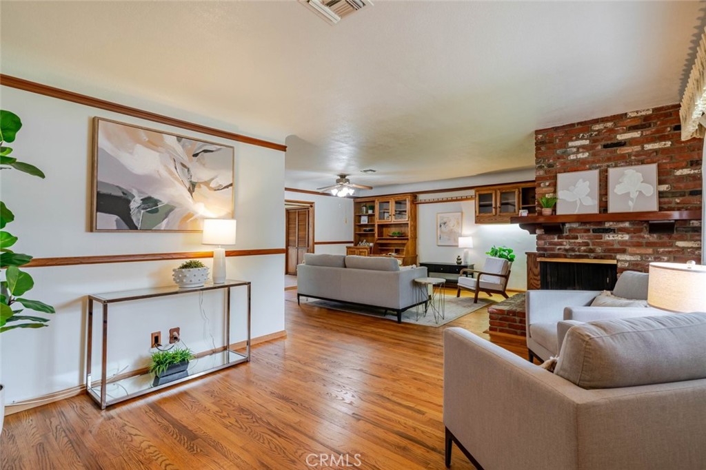 835 N Lincoln Street Property Photo 4