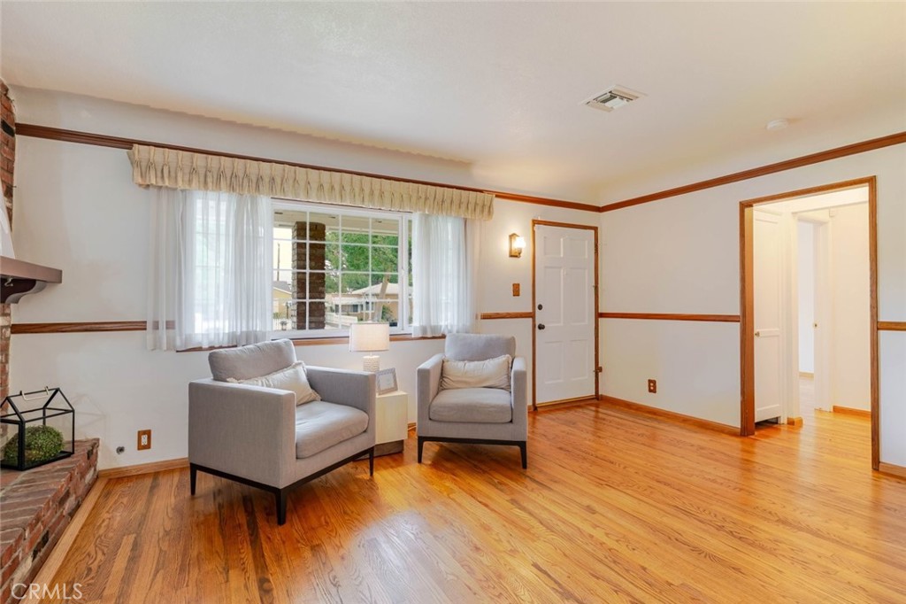 835 N Lincoln Street Property Photo 5