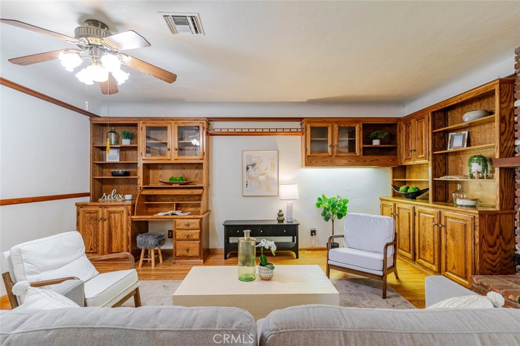 835 N Lincoln Street Property Photo 8