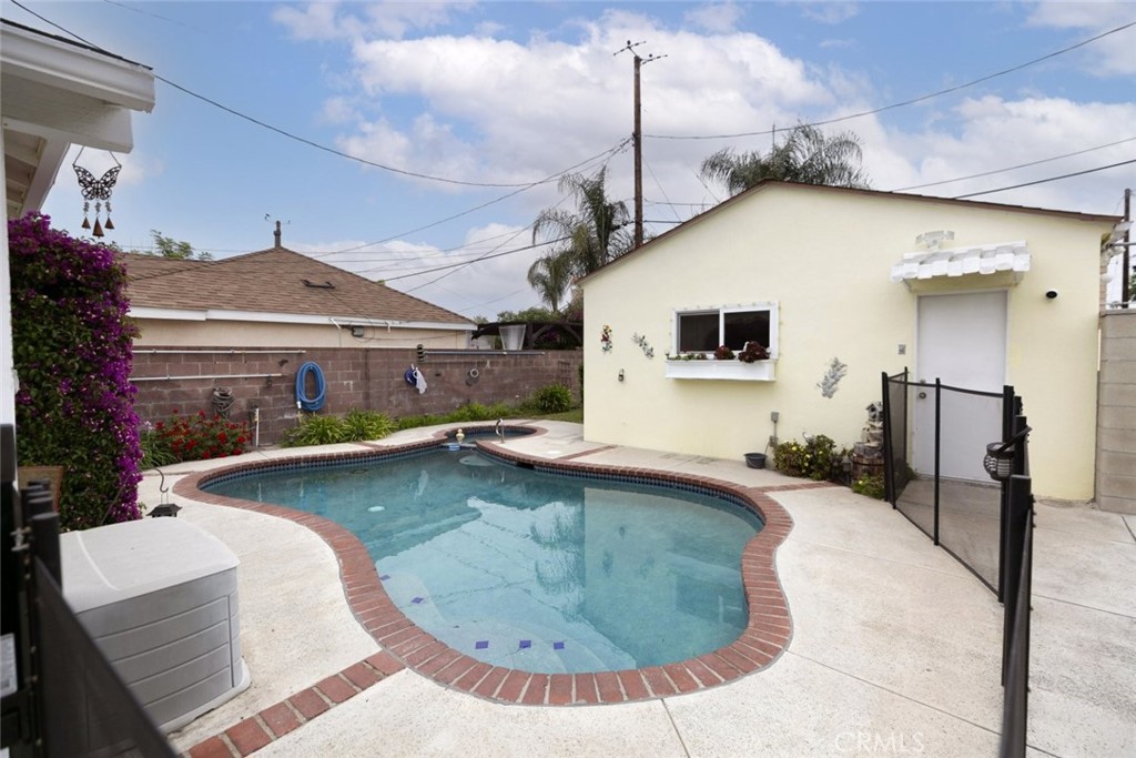 835 N Lincoln Street Property Photo 36