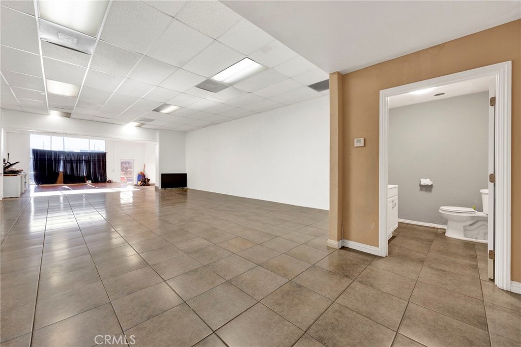 3226 N San Fernando Boulevard Property Photo 4