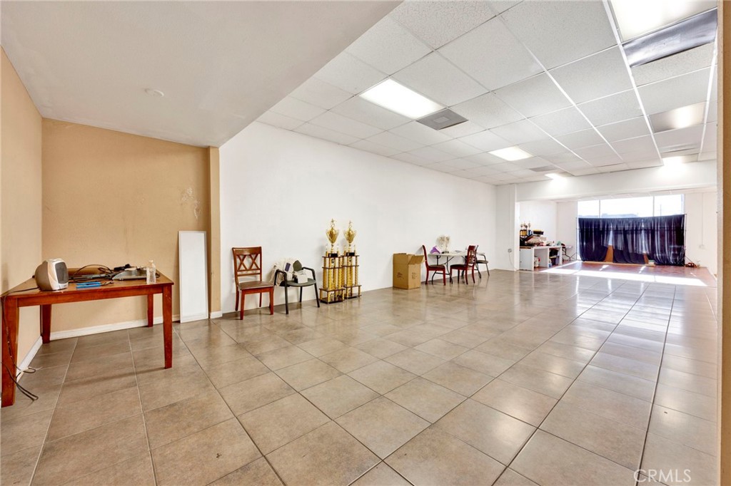 3226 N San Fernando Boulevard Property Photo 6