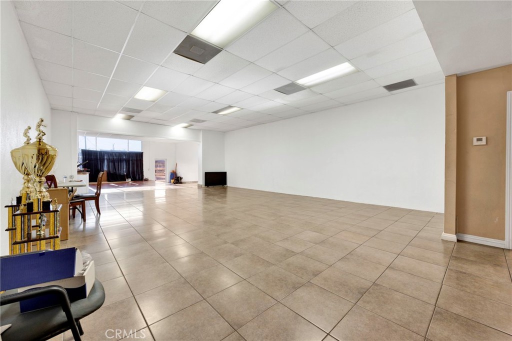 3226 N San Fernando Boulevard Property Photo 7