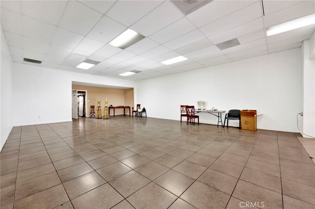 3226 N San Fernando Boulevard Property Photo 8