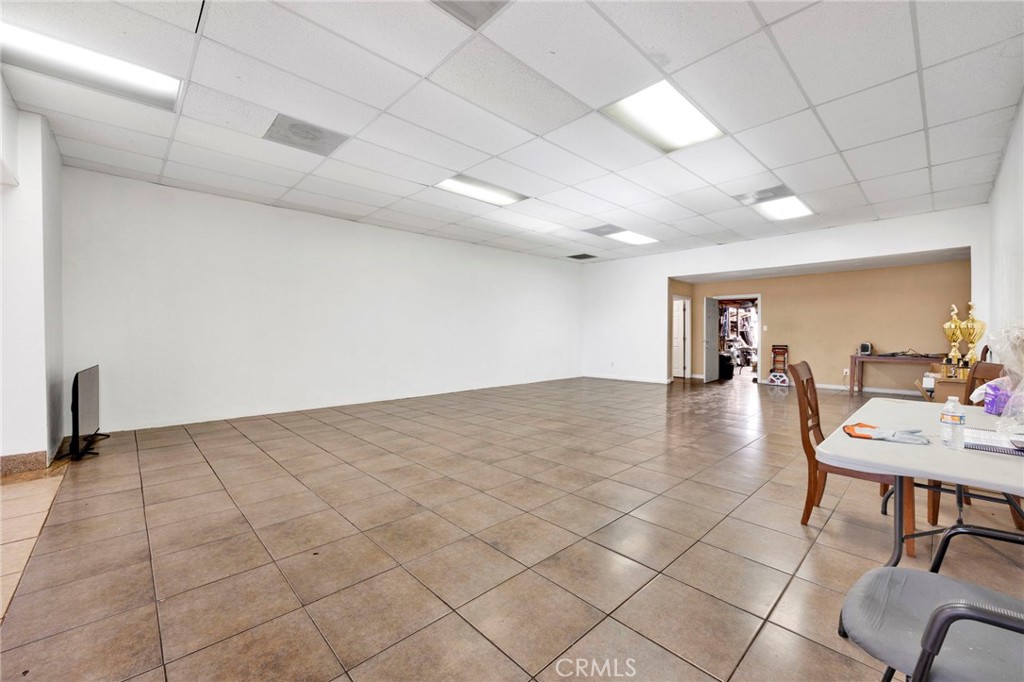 3226 N San Fernando Boulevard Property Photo 9