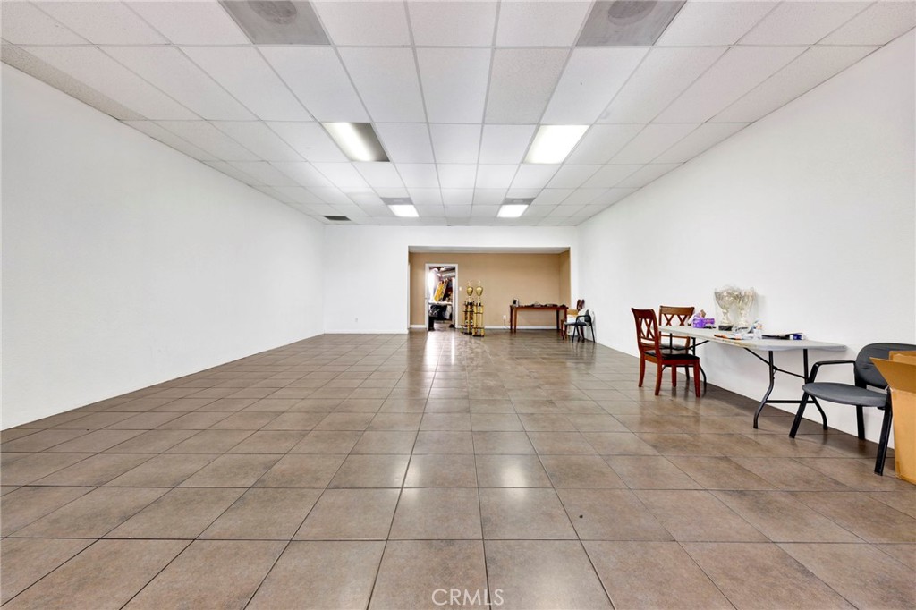 3226 N San Fernando Boulevard Property Photo 10
