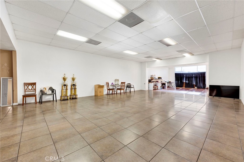 3226 N San Fernando Boulevard Property Photo 11