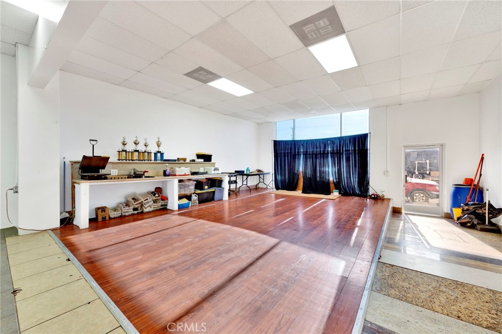 3226 N San Fernando Boulevard Property Photo 14