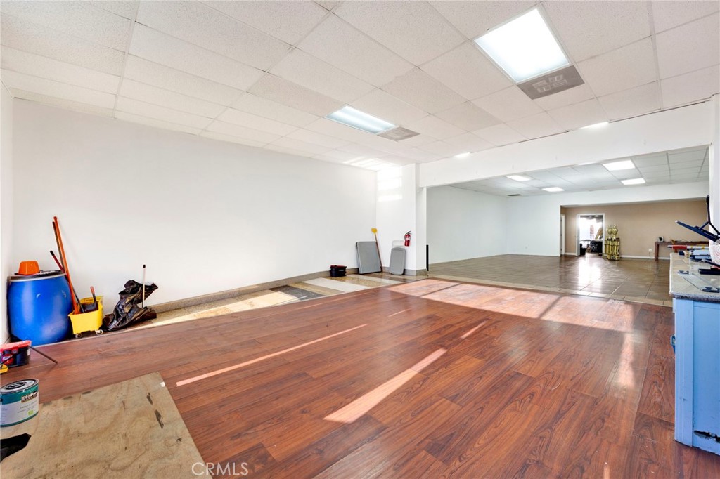 3226 N San Fernando Boulevard Property Photo 15