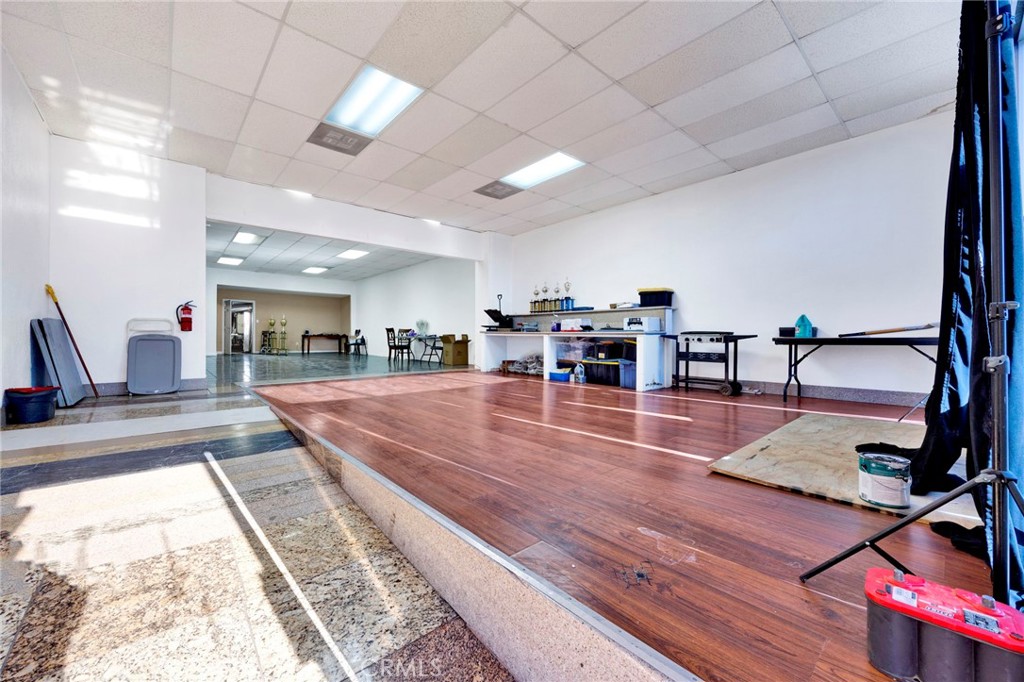 3226 N San Fernando Boulevard Property Photo 16
