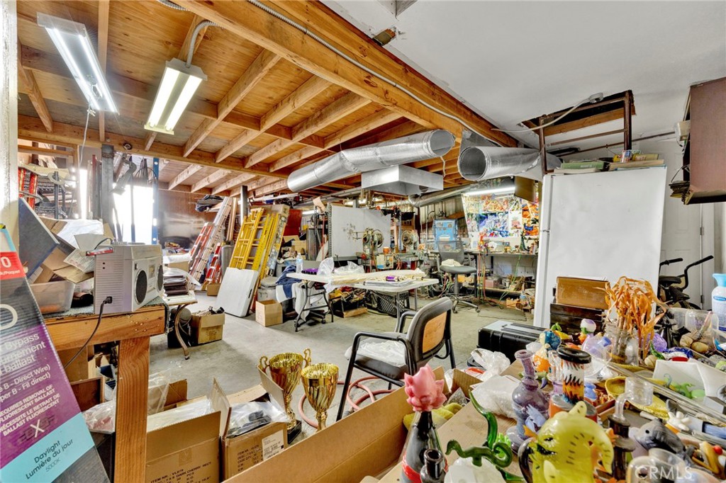 3226 N San Fernando Boulevard Property Photo 20