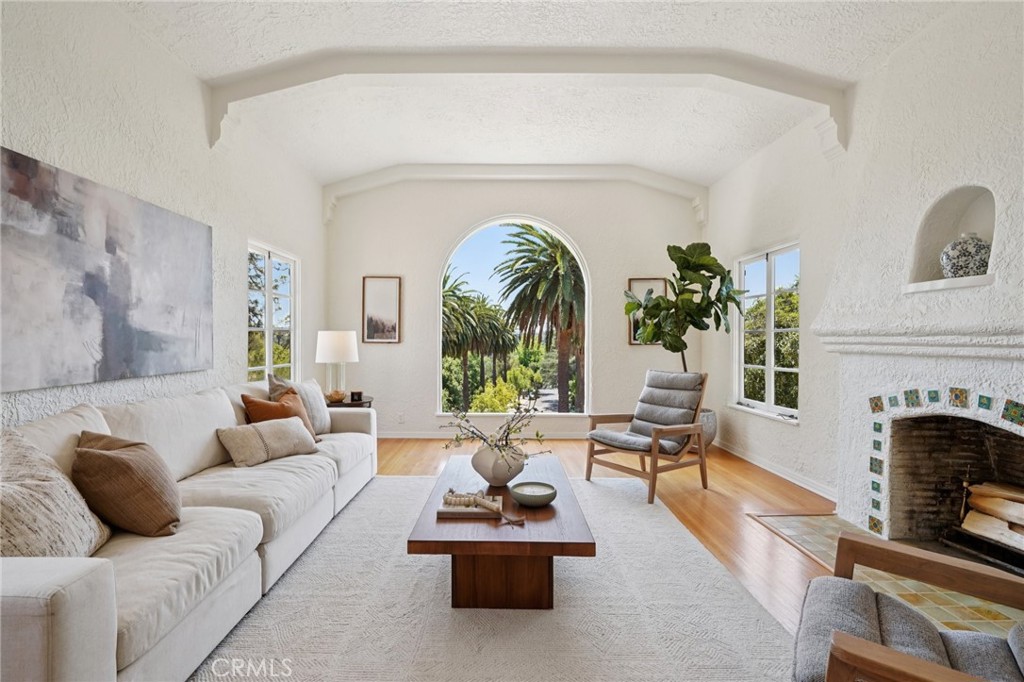 5337 La Roda Avenue Property Photo 3