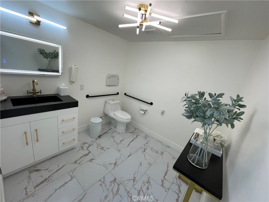 2621 Honolulu Avenue Property Photo 9