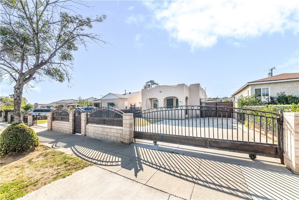 921 N Brand Boulevard Property Photo 1