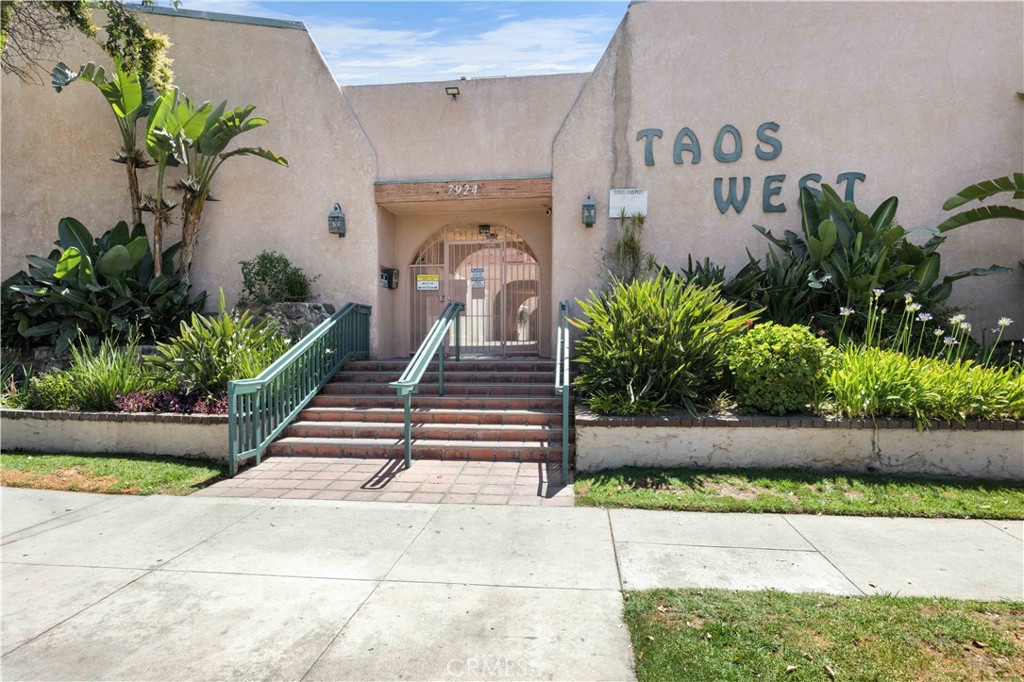 7924 Woodman Avenue 20 Property Photo 1