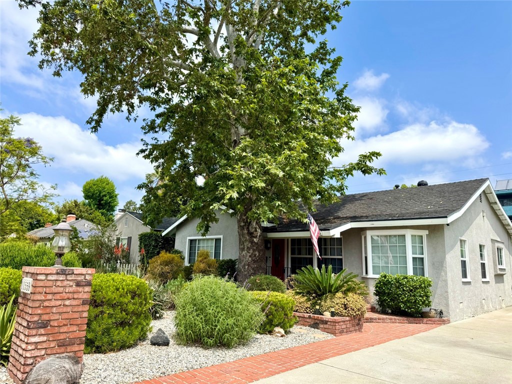 11559 Blix Street Property Photo 1