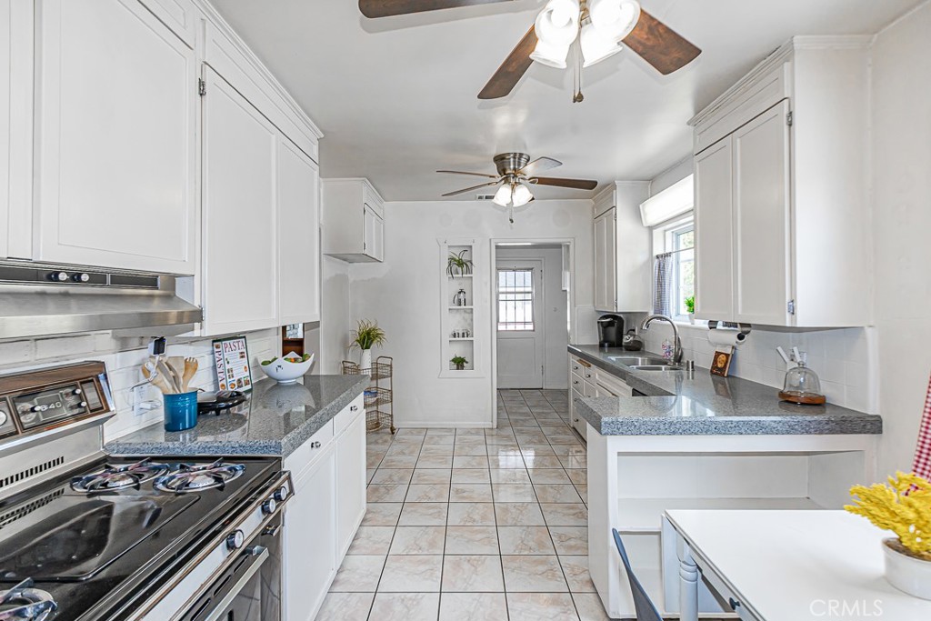 11559 Blix Street Property Photo 4