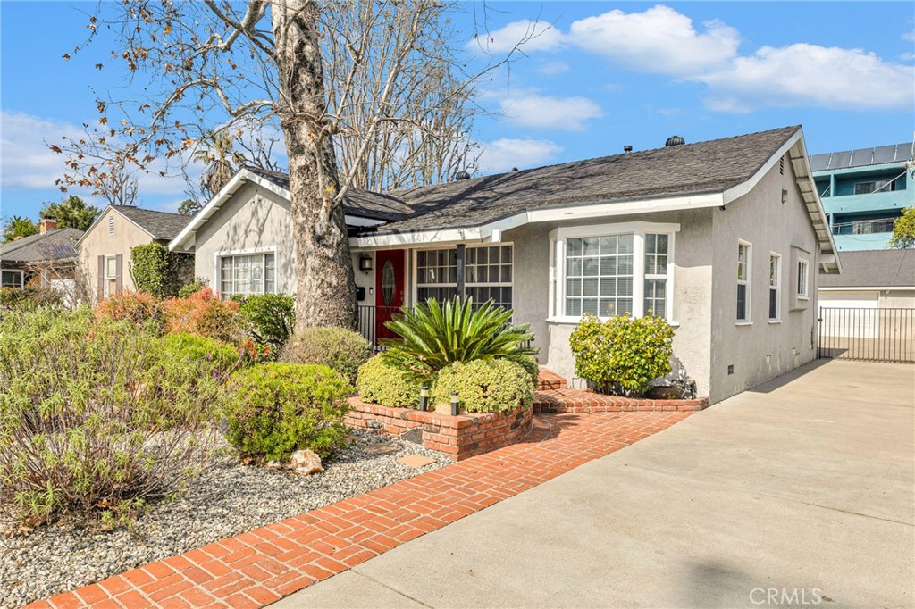 11559 Blix Street Property Photo 6