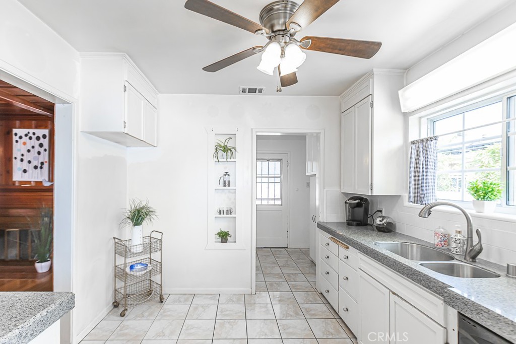11559 Blix Street Property Photo 12