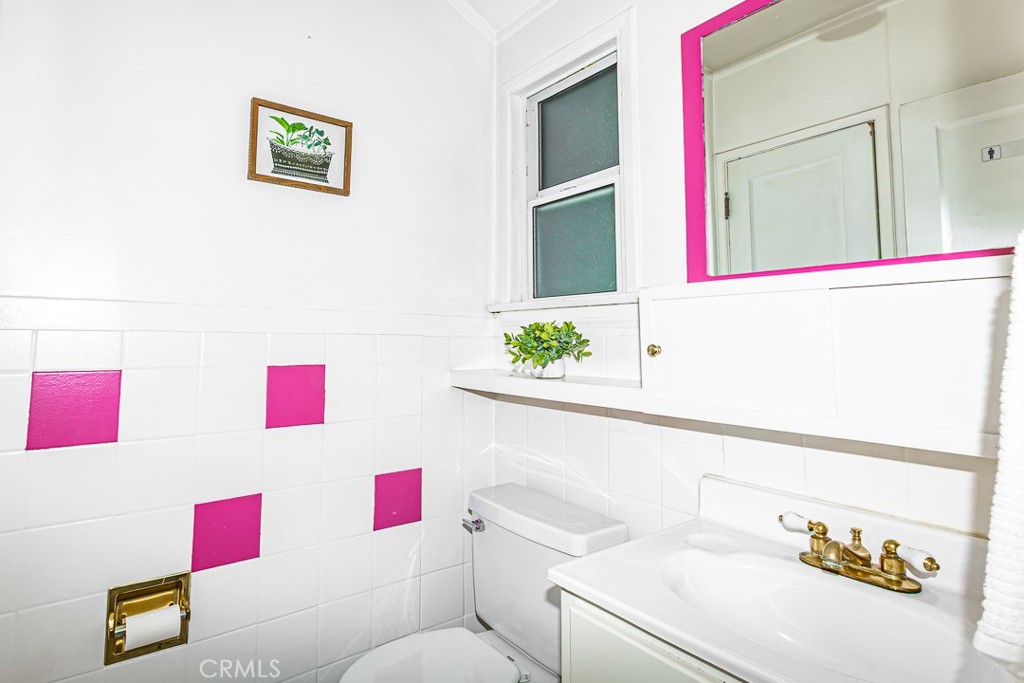 11559 Blix Street Property Photo 14