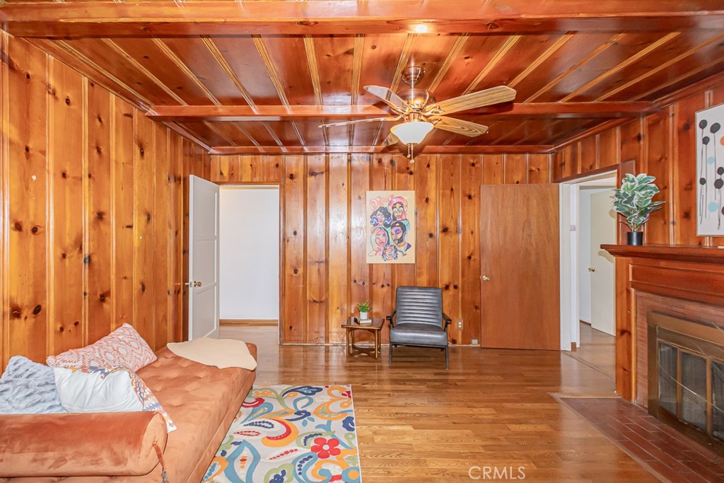 11559 Blix Street Property Photo 15