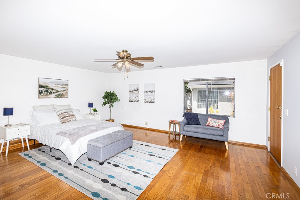 11559 Blix Street Property Photo 17