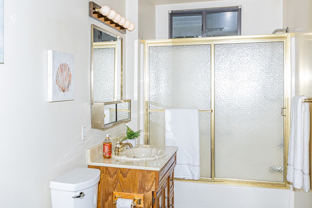 11559 Blix Street Property Photo 20