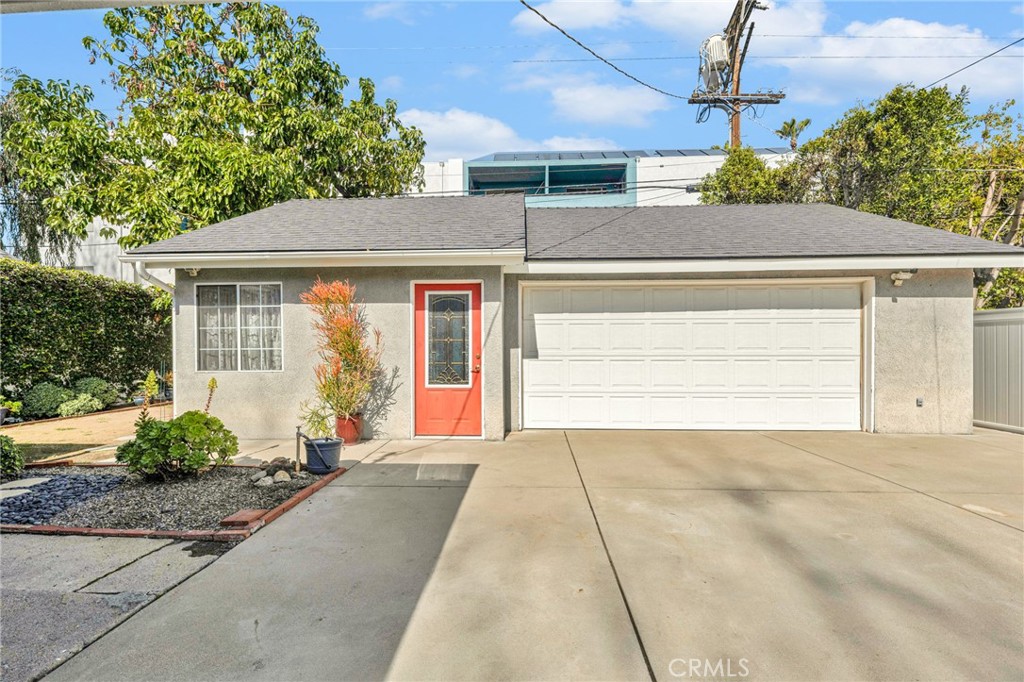 11559 Blix Street Property Photo 32