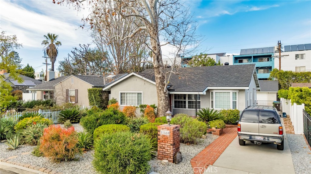 11559 Blix Street Property Photo 35