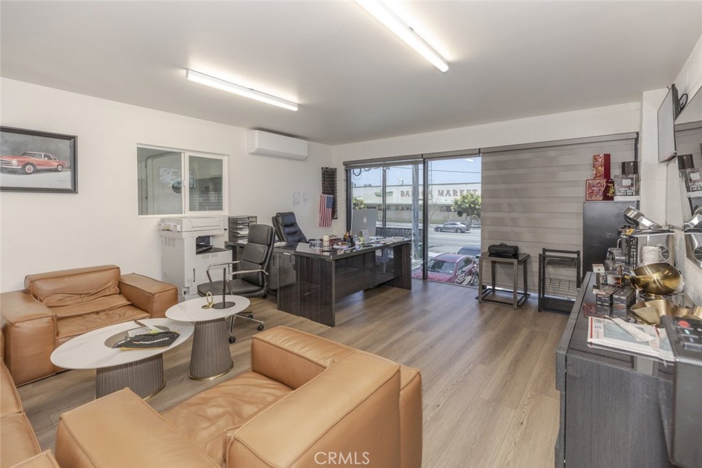 7620 Balboa Boulevard Property Photo 26