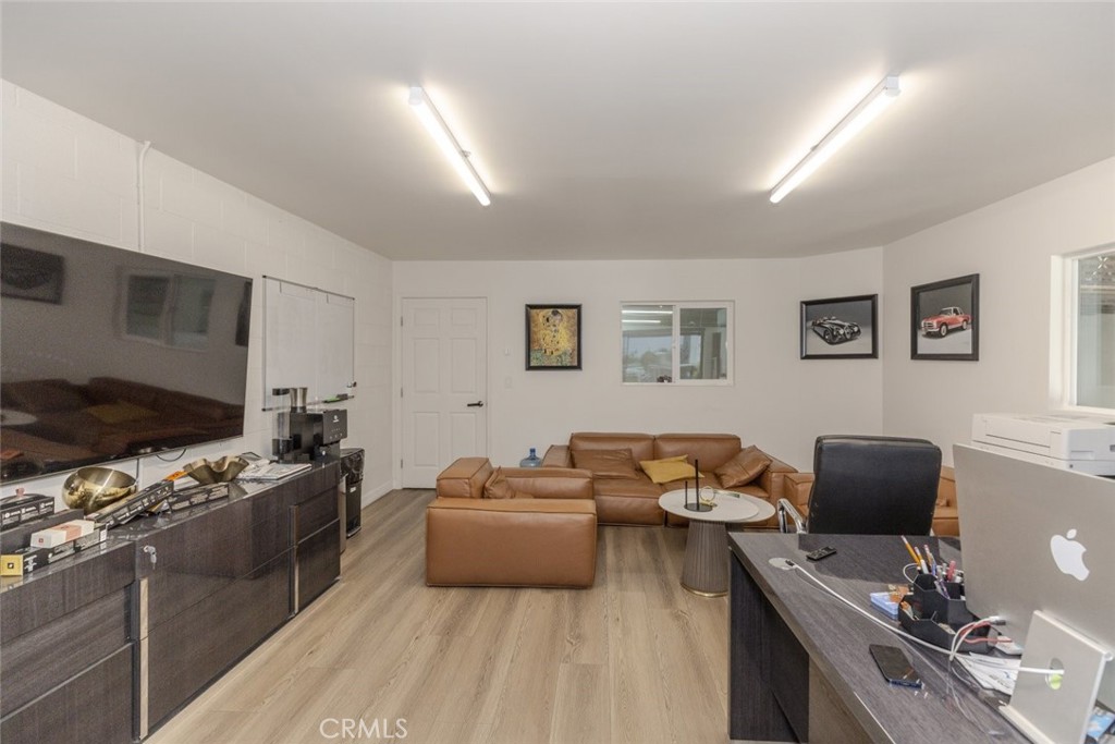 7620 Balboa Boulevard Property Photo 27