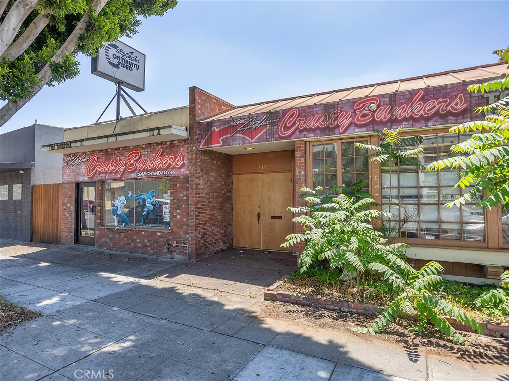 4708 4710 W Magnolia Boulevard Property Photo 5