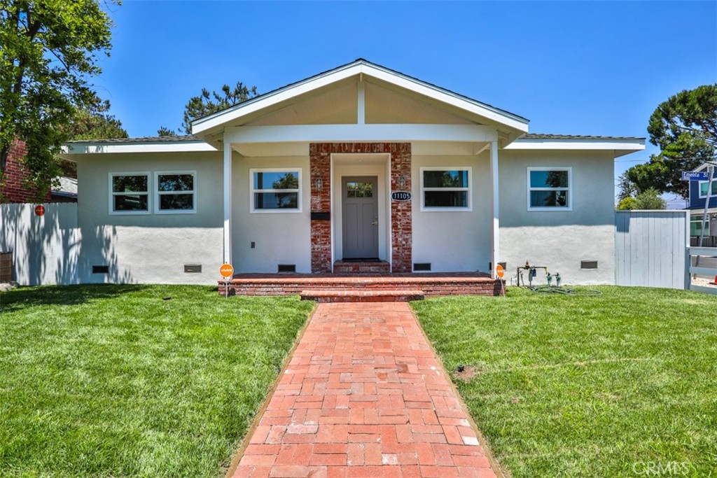 11105 Emelita Street Property Photo 1