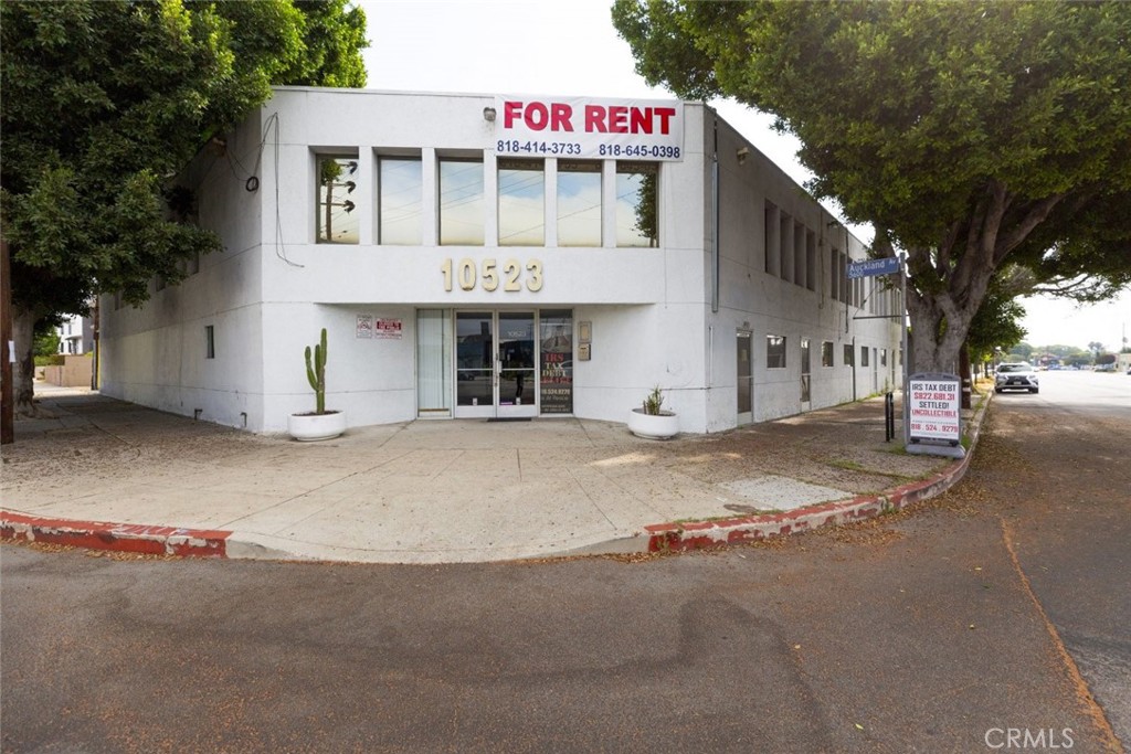 10523 Burbank Boulevard 203 Property Photo 6