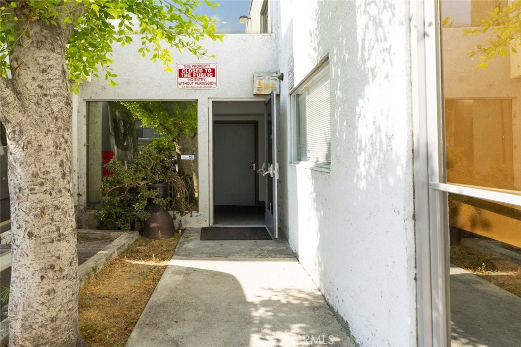 10523 Burbank Boulevard 203 Property Photo 14