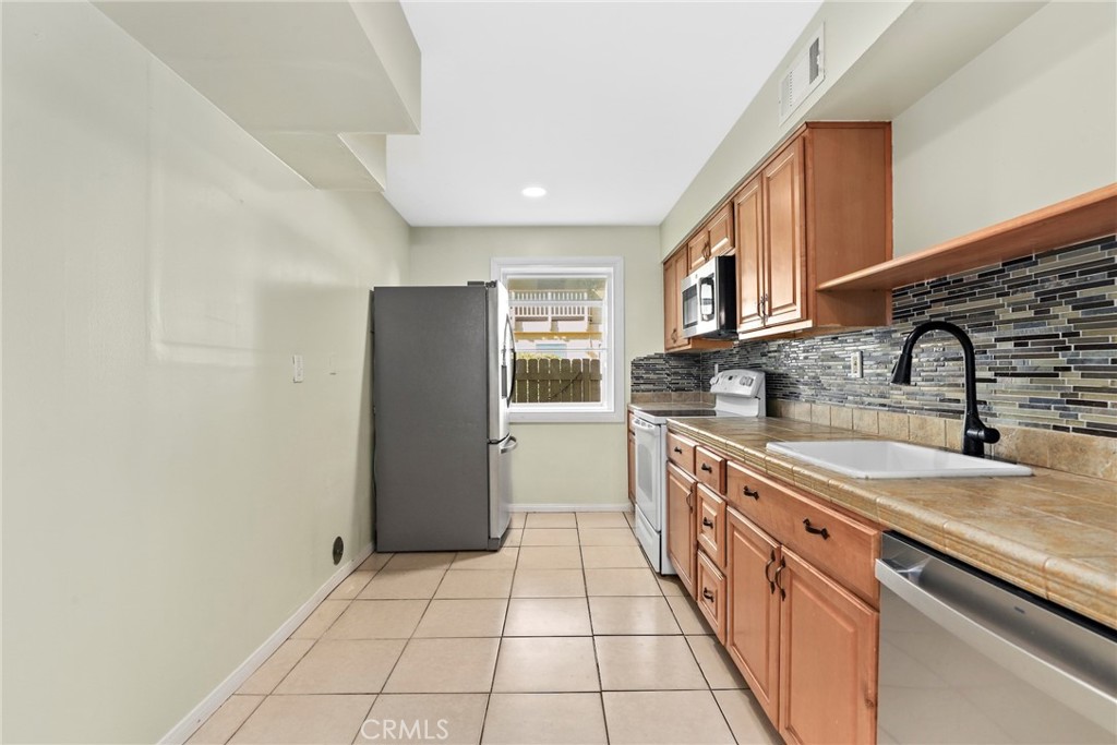 8031 Canby Ave 4 Property Photo 11