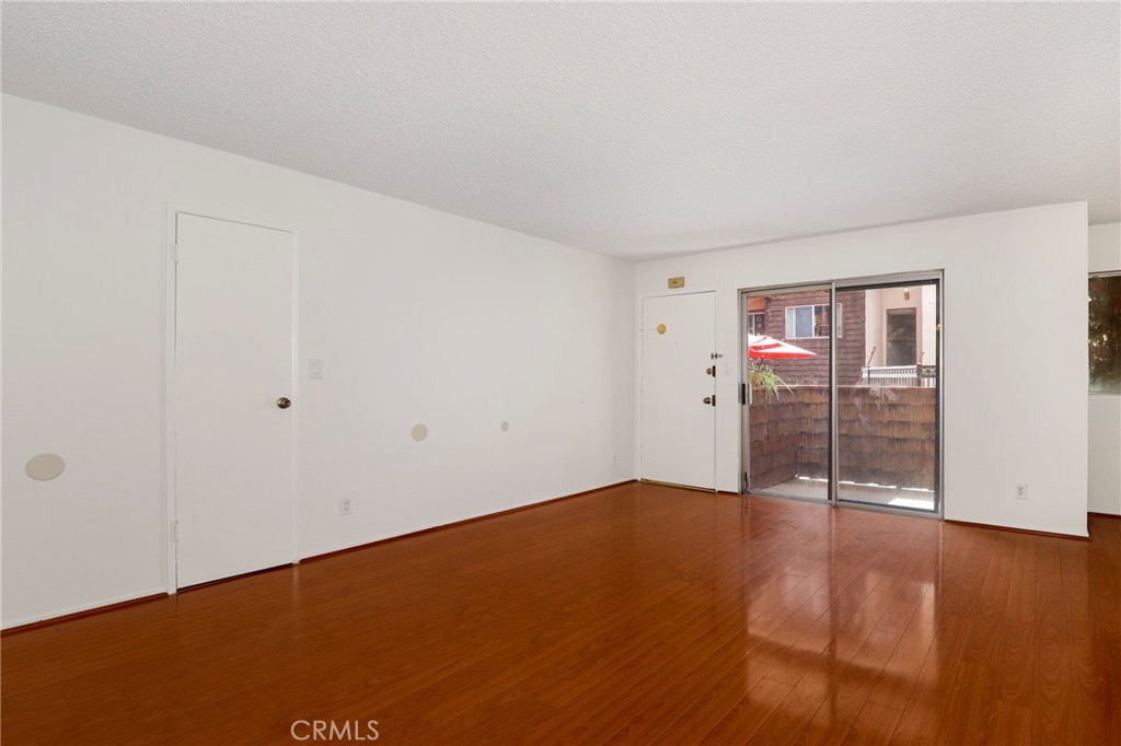 5403 Newcastle Avenue 28 Property Photo 4