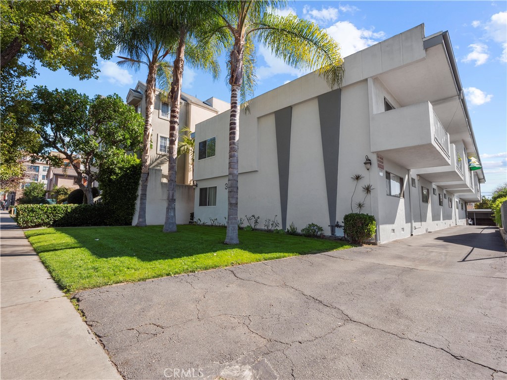350 W Wilson Property Photo 18