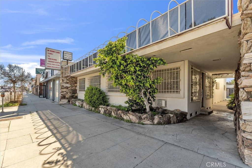 18032 Ventura Property Photo 6