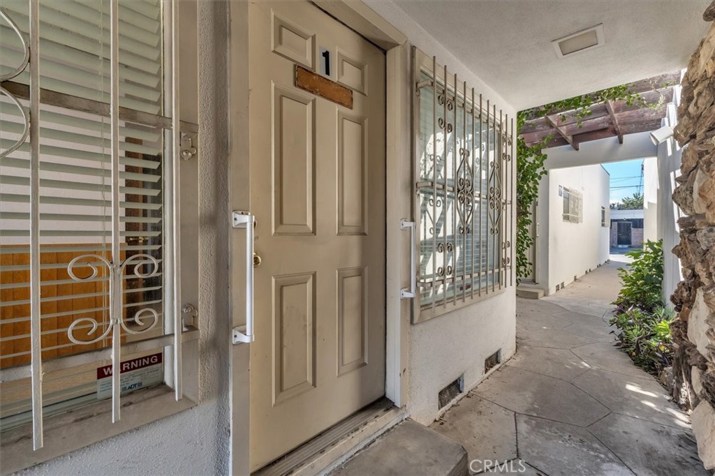 18032 Ventura Property Photo 10